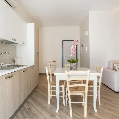 Casa Martina Bright Апартаменты *